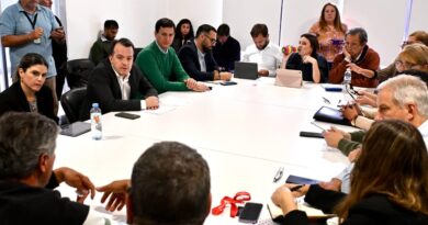 DIPUTADOS RECIBIERON A TRABAJADORES DE ALGODONERA AVELLANEDA