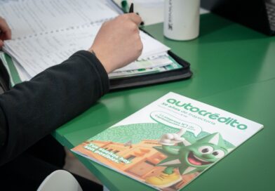 Autocrédito celebra sus 40 años y acelera su expansión con nuevas Agencias Oficiales en Santa Fe.